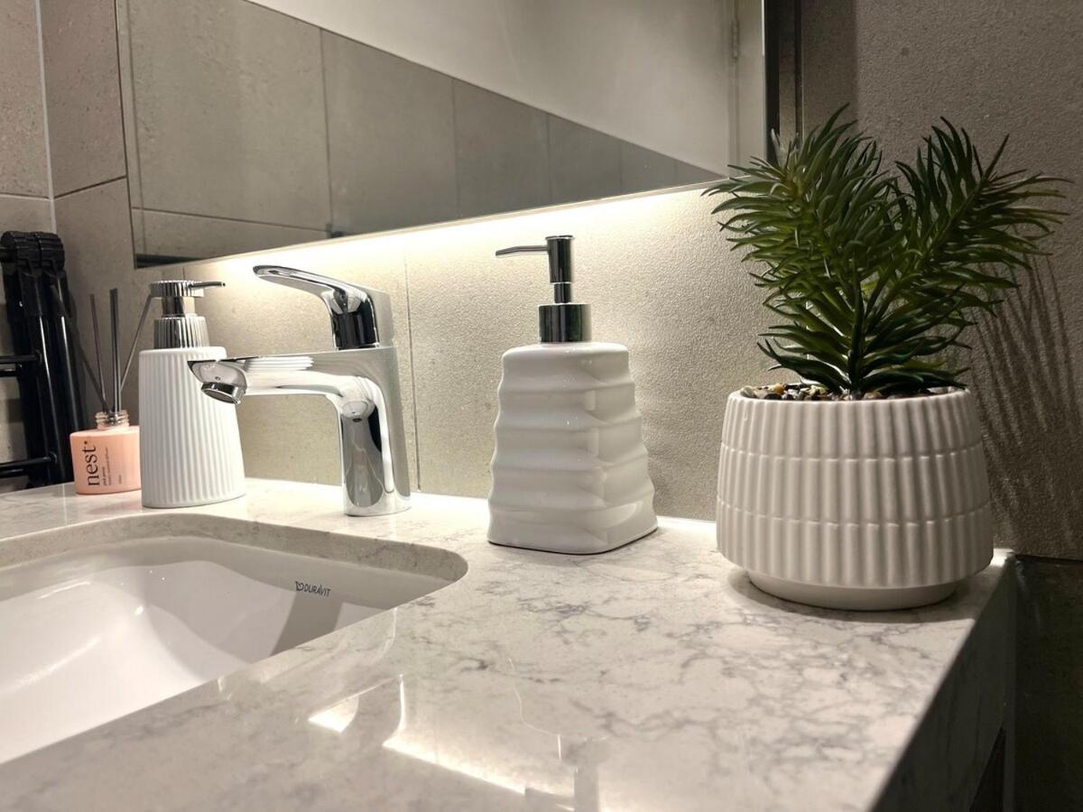 Luxury Foreshore Smart Uninterrupted Power